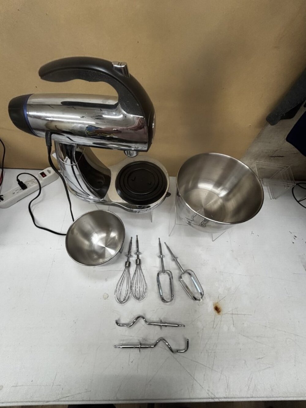 Sunbeam Mixmaster 12 Speed Mixer Chrome 2 Bowls + 6 Beaters Model 2379-33A ✅